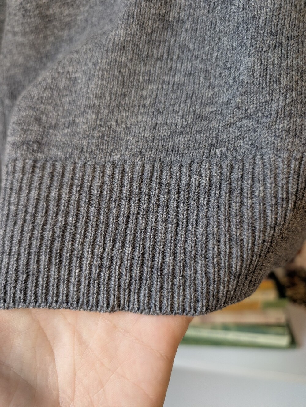 LL Bean Men's Lambs Wool Sweater V-Neck Grey Size Medium Preppy Teacher Academia - Picture 3 of 8